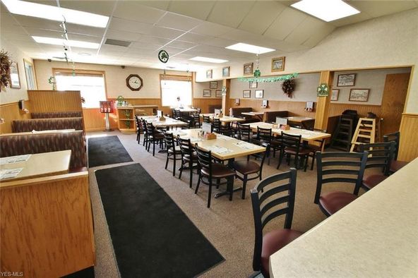 Peachs Place : 121 E Main St, Crooksville, OH 43731